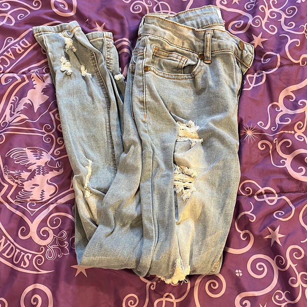 Juniors ripped jeans